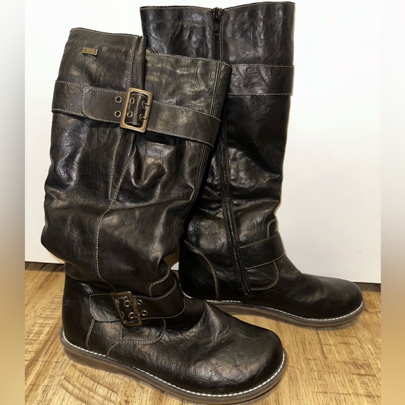 Boots - Picture 2 of 4